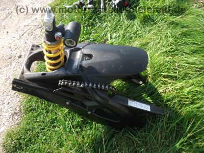 Suzuki_GSX-R_GSXR_750_600_K6_K7_zerlegt_-_Motor_Hinterrad_Schwinge_Verkleidung_etc__102.jpg