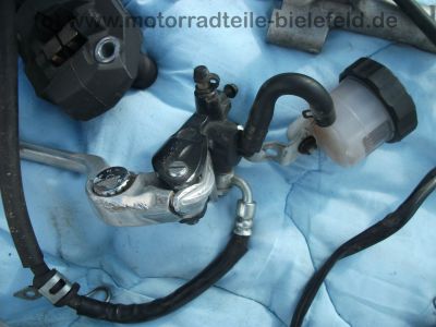 Suzuki_GSX-R_GSXR_750_600_K6_K7_zerlegt_-_Motor_Hinterrad_Schwinge_Verkleidung_etc__122.jpg
