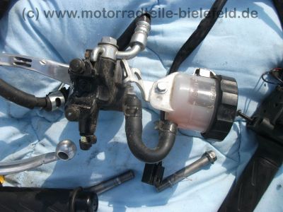 Suzuki_GSX-R_GSXR_750_600_K6_K7_zerlegt_-_Motor_Hinterrad_Schwinge_Verkleidung_etc__123.jpg