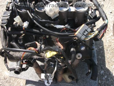 Suzuki_GSX-R_GSXR_750_600_K6_K7_zerlegt_-_Motor_Hinterrad_Schwinge_Verkleidung_etc__25.jpg