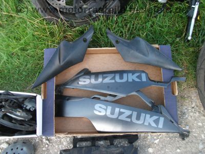 Suzuki_GSX-R_GSXR_750_600_K6_K7_zerlegt_-_Motor_Hinterrad_Schwinge_Verkleidung_etc__76.jpg