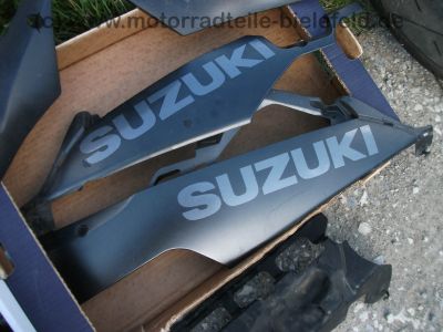 Suzuki_GSX-R_GSXR_750_600_K6_K7_zerlegt_-_Motor_Hinterrad_Schwinge_Verkleidung_etc__77.jpg