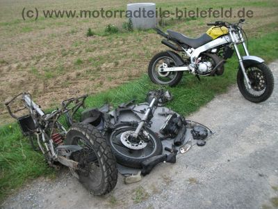 Yamaha_TDR_125_R_4GW_SuperMoto_Stunt_-_wie_3SH_3XE_3XD_4GW_4GX_5AN_RD_DT_125_R_16.jpg