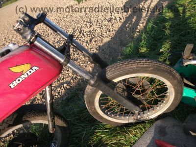 Honda_CB_250_RS_rot_MC02_zerlegt_Motor_demontiert_Neuteile_-_wie_XL_CL_250_R_S_MD03_MD04_MD06_Deluxe_18.jpg