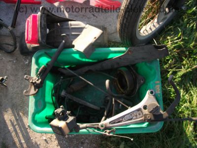 Honda_CB_250_RS_rot_MC02_zerlegt_Motor_demontiert_Neuteile_-_wie_XL_CL_250_R_S_MD03_MD04_MD06_Deluxe_8.jpg