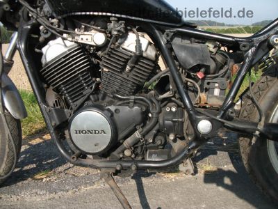 Honda_VT_500_C_Custom_Shadow_PC08_schwarz_Fehlteile_Chopper_vorverlegte_Fischer_Fussrasten-Anlage_FS07_eingetragen_20.jpg