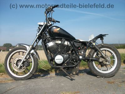 Honda_VT_500_C_Custom_Shadow_PC08_schwarz_Fehlteile_Chopper_vorverlegte_Fischer_Fussrasten-Anlage_FS07_eingetragen_8.jpg