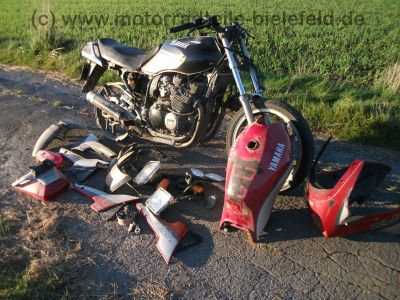 Yamaha_XJ_600_51J_Sturz_Extras_2__Lacksatz_rot_-_wie_3KM_3KN_4V8_XJ_400_550_750_900_45.jpg