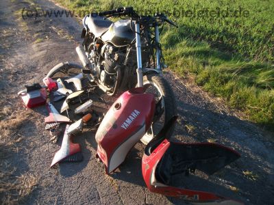 Yamaha_XJ_600_51J_Sturz_Extras_2__Lacksatz_rot_-_wie_3KM_3KN_4V8_XJ_400_550_750_900_56.jpg