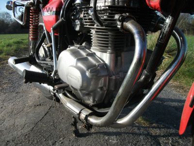 Honda_CJ_250_T_rot_Gepaecktraeger_Lenkungsdaempfer_Verkleidung_M-Lenker_13kW_o__20kW_-_wie_CB_CJ_250_350_360_T_G_102.jpg