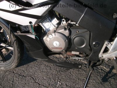 Honda_CBR_125_R_JC34_schwarz_80kmh_-_wie_CBF_CG_CBX_CBZ_125_JC_18_22_23_27_29_40_16.jpg