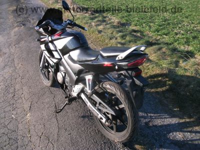 Honda_CBR_125_R_JC34_schwarz_80kmh_-_wie_CBF_CG_CBX_CBZ_125_JC_18_22_23_27_29_40_9.jpg