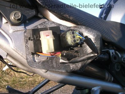 Yamaha_FZ6-N_RJ07_silber_Crash_-_wie_YZF_FZS_600_1000_FZ6_Fazer_S2_YZF-R6_FZ1-N_FZ1-S_RJ_02_03_05_09_14_87.jpg
