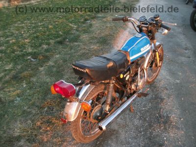 Suzuki_GT_185_blau_2-Takt_Wrack_Auspuff_Motor_original_-_wie_GP_GT_125_200_X5_250_X7_49.jpg