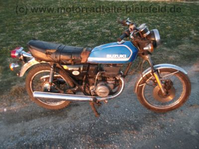 Suzuki_GT_185_blau_2-Takt_Wrack_Auspuff_Motor_original_-_wie_GP_GT_125_200_X5_250_X7_50.jpg