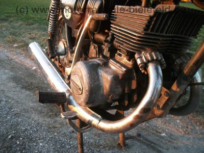 Suzuki_GT_185_blau_2-Takt_Wrack_Auspuff_Motor_original_-_wie_GP_GT_125_200_X5_250_X7_55.jpg