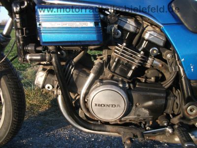 Honda_VF_750_S_blau_RC07_-_wie_VF_400_500_700_750_F_S_C_Magna_Sabre_Interceptor_V4_19.jpg