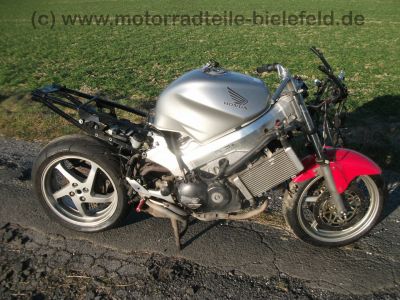 Honda_VFR_800_FI_RC46_silber_crash_-_wie_VFR_750_F_RC24_RC36_1200_F_VTR_1000_F_Firestorm_SC36_RC60_X_Crossrunner_32.jpg