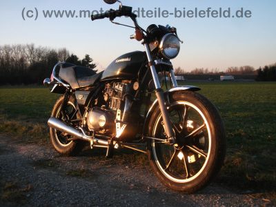 Kawasaki_KZ_440_A_LTD_Chopper_schwarz_Twin_vorverlegte_Fussrastenanlage_-_wie_KZ_Z_LTD_250_400_440_A_B_C_H_LTD_49.jpg