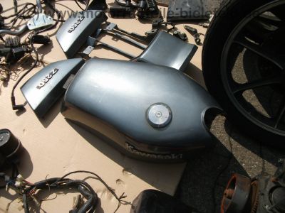 Kawasaki_KZ_250_A_Twin_grau-blau_zerlegt_-_wie_Z_KZ_400_440_Twin_LTD_A_C_H_18.jpg