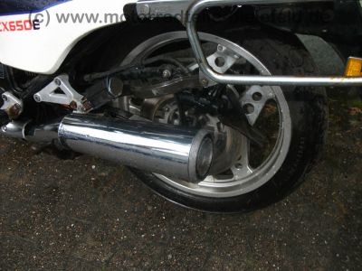 Honda_CX_650_E_RC12_weiss_70PS_Guellepumpe_-_wie_CX_500_650_C_E_PC01_PC06_RC11_131.jpg