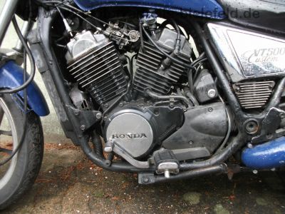 Honda_VT_500_C_Custom_Shadow_PC08_blau_Crash_Hepco_Becker_Sissy-Bar_-_wie_VT_500_E_PC11_18.jpg