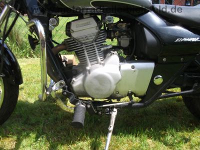 Kawasaki_BN_125_A_Eliminator_EZ_03_schwarz-silber_Sturzbuegel_Sissy-Bar_Gepaecktraeger_-_wie_EL_250_252_A_B_Eli_88.jpg