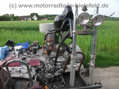 Honda_VT_600_C_Shadow_Custom-Umbau_Schwinge_Fender_Mono-Sitz_Tank-Tacho_orig__Auspuff_HM_MR1_E1_16tMls_17.jpg