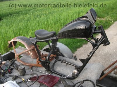 Honda_VT_600_C_Shadow_Custom-Umbau_Schwinge_Fender_Mono-Sitz_Tank-Tacho_orig__Auspuff_HM_MR1_E1_16tMls_180.jpg