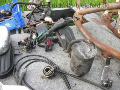 Honda_VT_600_C_Shadow_Custom-Umbau_Schwinge_Fender_Mono-Sitz_Tank-Tacho_orig__Auspuff_HM_MR1_E1_16tMls_77.jpg