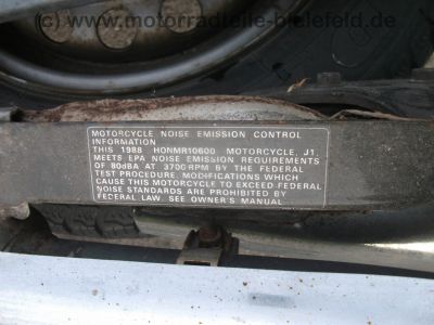 Honda_VT_600_C_Shadow_Custom-Umbau_Schwinge_Fender_Mono-Sitz_Tank-Tacho_orig__Auspuff_HM_MR1_E1_16tMls_90.jpg
