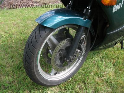 Honda_CBR_600_F_PC19_gruen_Sitzbank_neu_Sonderverkleidung_vorn_-_wie_PC23_CBR_1000_F_SC21_78.jpg