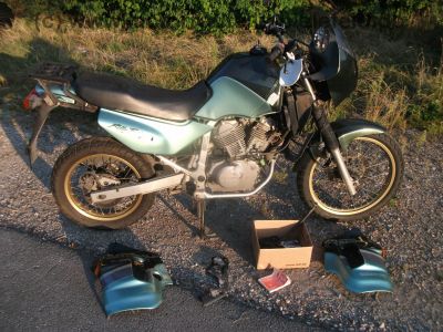 Honda_XL_600_V_Transalp_Enduro_PD06_Crash_1__Hd__37kW_58_901_Km_-_wie_XRV_650_750_Africa_Twin_RD03_RD04_XR_XL_600_RM_LM_R_PD03_PE04_PD04_20.jpg
