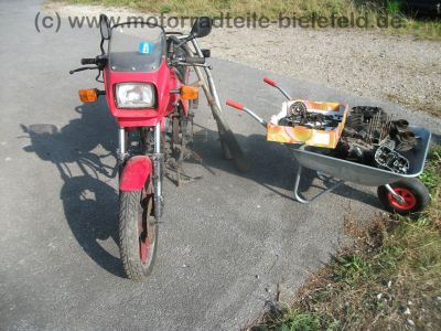 Kawasaki_GPZ_305_BD_Belt-Drive_Twin_rot_Kopfschaden_Riemen_OK_-_wie_KZ_Z_CSR_250_305_57.jpg
