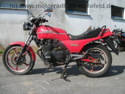 Kawasaki_GPZ_550_UT_rot_KZ550B_46kW_Auspuff_BSM_Future_4-1_4in1_-_wie_Z_KZ_500_550_750_A_B_C_D_E_F_H_LTD_2.jpg