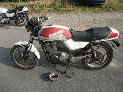 Suzuki_GSX_400_S_GK53C_weiss-rot_Wrack_-_wie_GSX_250_400_E_S_GK51C_GK53B_42.jpg