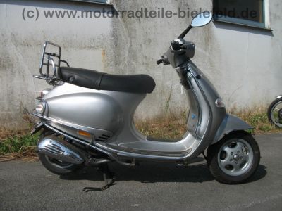 Vespa_125_ET4_Roller_Typ_M04_EZ01_silber-grau_Chrom_Sturzbuegel_vorn_und_hinten_Gepaecktraeger_gepflegt_33.jpg