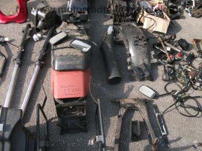 Honda_FT_500_PC07_rot_zerlegt_Ersatz-Teile_spare-parts_-_wie_CB_XL_250_500_R_S_PD01_PD02_MC02_15.jpg