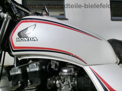 Honda_CBX_650_E_RC13_weiss_orig__Auspuff_HM_ME5_E_-_wie_CBX_550_750_F_F2_PC04_RC17_24.jpg