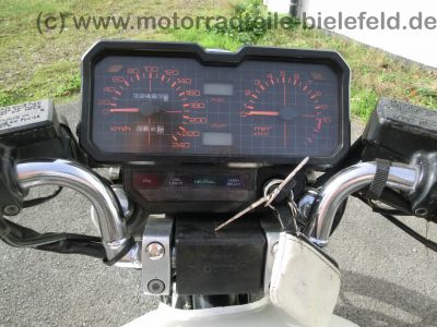 Honda_CBX_650_E_RC13_weiss_orig__Auspuff_HM_ME5_E_-_wie_CBX_550_750_F_F2_PC04_RC17_37.jpg