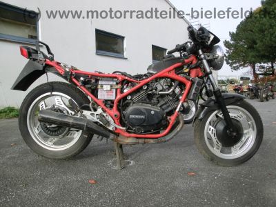 Honda_VF_400_F_NC13_nackt_mit_orig__Auspuff_HM_KE7_K_-_wie_VT_500_E_PC11_VF_500_F_F2_PC12_VF_750_F_RC15_41.jpg