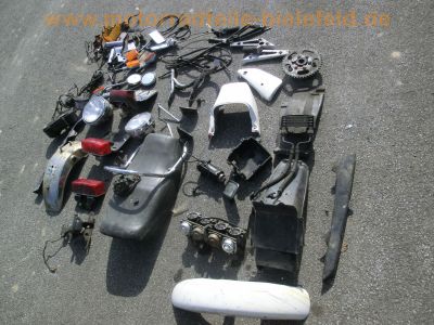 Yamaha_XJ_550_4V8_weiss_Ersatz-Teile_Motor_Heck-Buegel_-_wie_XJ_400_600_650_750_15.jpg
