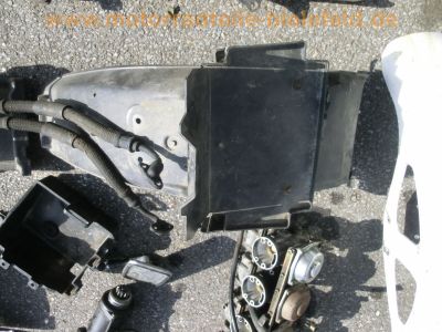 Yamaha_XJ_550_4V8_weiss_Ersatz-Teile_Motor_Heck-Buegel_-_wie_XJ_400_600_650_750_21.jpg