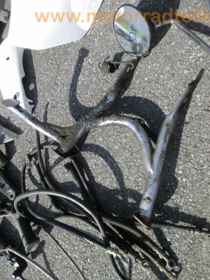 Yamaha_XJ_550_4V8_weiss_Ersatz-Teile_Motor_Heck-Buegel_-_wie_XJ_400_600_650_750_74.jpg