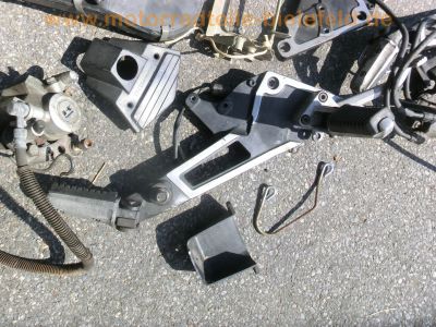 Kawasaki_GPZ_1000_RX_grau_Seitenschaden_ZXT00A_Extras_-_wie_ZX-10_ZXT00B_GPZ_900_750_R_ZX_900_A_38.jpg