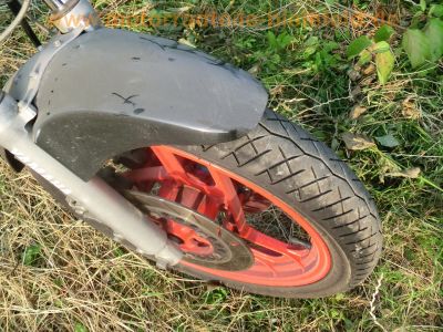 Yamaha_RD_350_YPVS_1WX_schwarz-rot_original_-_wie_RD_125_250_LC_4L1_4L0_31K_1WW_37.jpg
