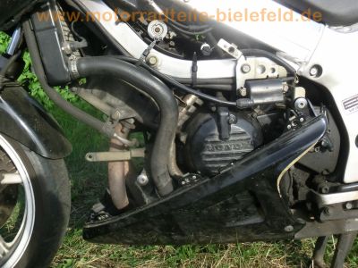 Honda_VFR_750_F_RC36_grau_-_Motor_wie_VF_750_C_RC43_vgl__RC24_VFR_800_RC46_78.jpg
