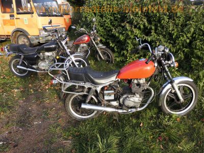 Honda_CM_400_T_NC01_orange_JAMA_Auspuff_SCHUH-Koffertraeger_Chrom-Fender_9.jpg