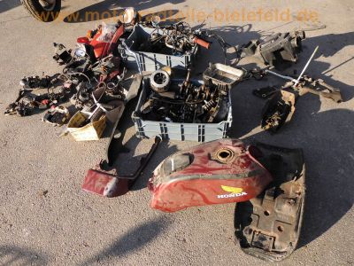 Honda_CB_400_N_rot_Michel_Ersatzteile_spare-parts_-_wie_CM_CB_250_400_450_T_N_2.jpg
