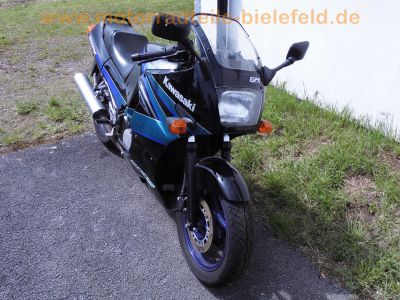 Kawasaki_GPX_600_R_ZX_600_C_schwarz-blau_Heck_locker_-_wie_GPX_GPZ_ZL_ZX_600_A_B_750_R39.jpg